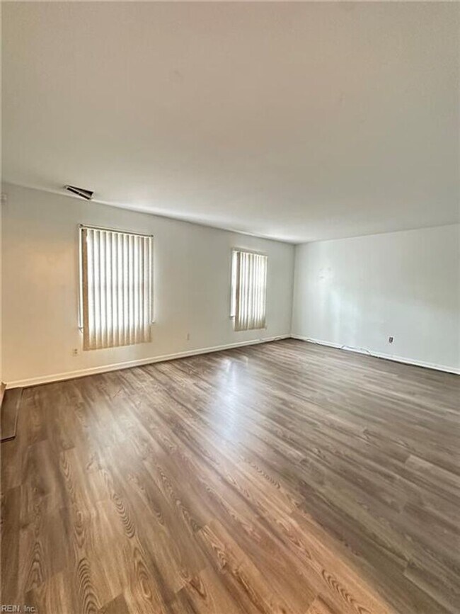 Building Photo - Courthouse Green