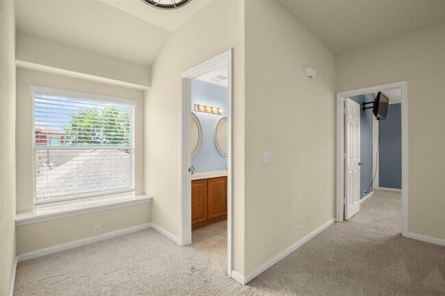 Building Photo - 717 Adler Falls Ln