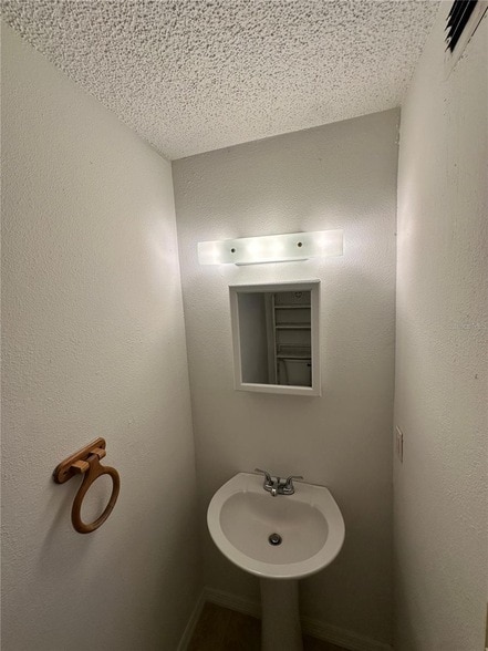 Building Photo - 69 Village Dr