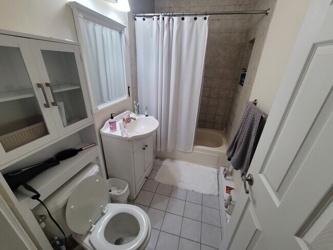 Building Photo - 2214 S Goebbert Rd