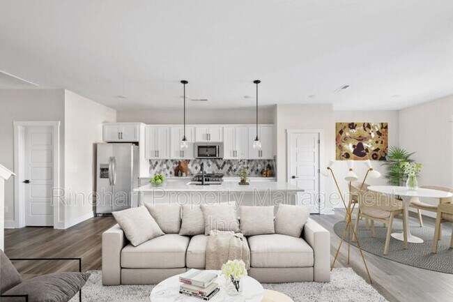 Building Photo - 648 Melville Dr