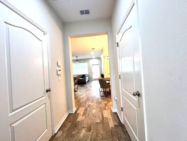Building Photo - 1043 Taramundi Dr