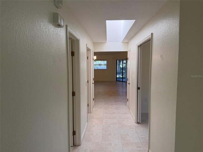 Building Photo - 1203 Saxony Cir