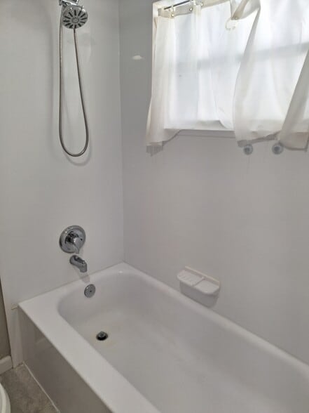 Building Photo - 9441 Live Oak Pl