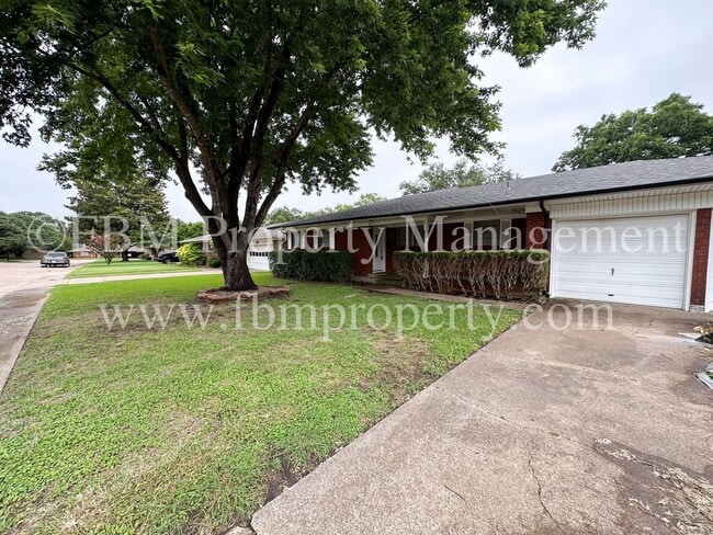 Primary Photo - 1608 Hill Ln