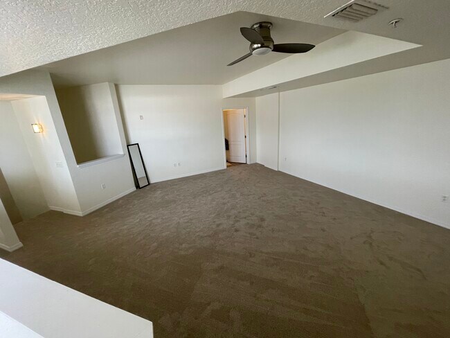 207 Master Bedroom - 128 S Beach St