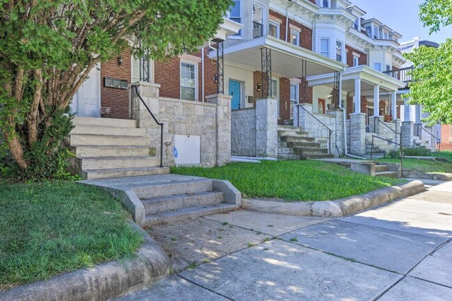 Building Photo - 941 Brooks Ln