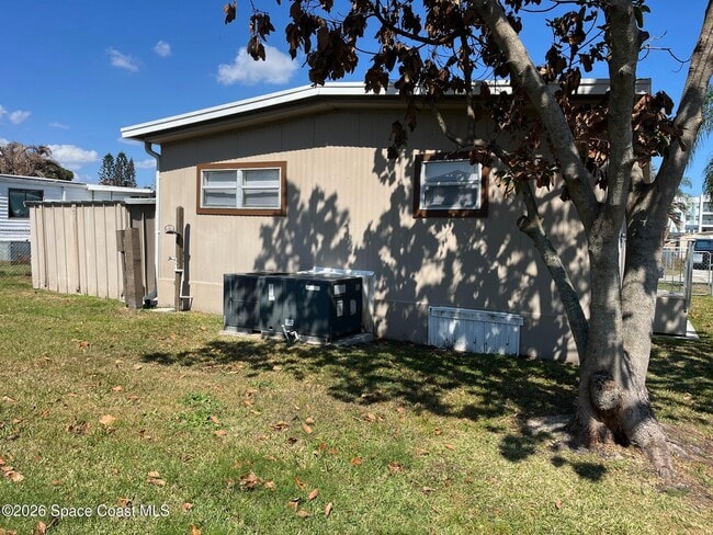 Building Photo - 2540 Chatham Way NE