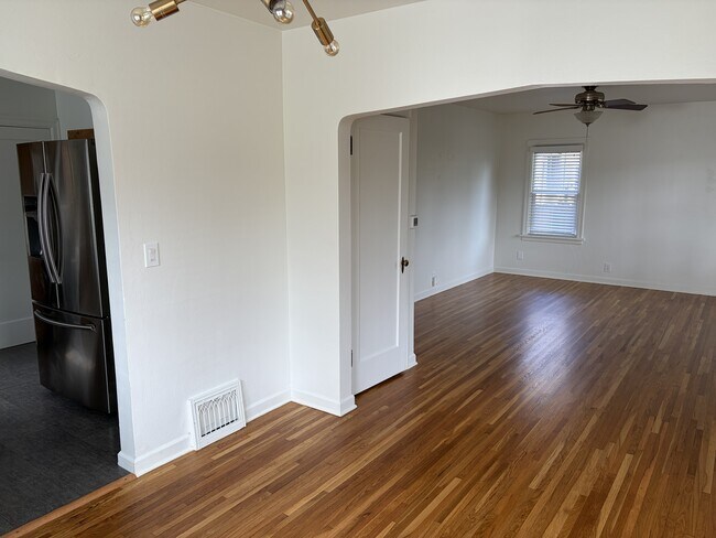 Building Photo - 1303 N 7th St