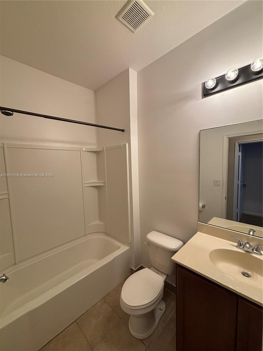 Building Photo - 290 SW 7th Ct
