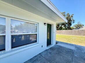 Building Photo - Four Bedroom Bradenton Rental - Large Yard