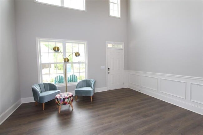 Building Photo - 6870 Rambling