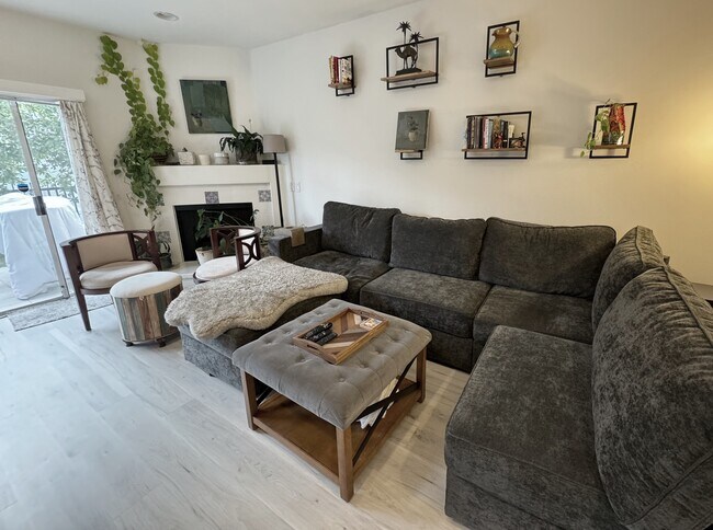 Primary Photo - 3645 Cardiff Ave