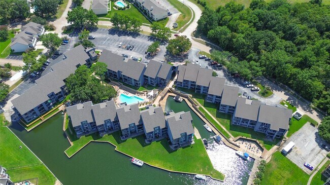 Building Photo - 12500 Melville Dr