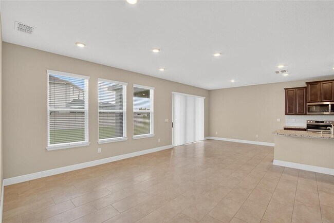 Building Photo - 2546 Warren Acrs Blvd