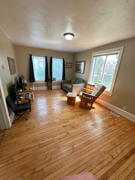 Building Photo - 1749 Wordsworth Ave