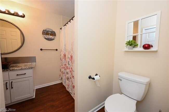 Building Photo - 655 Almas Ct