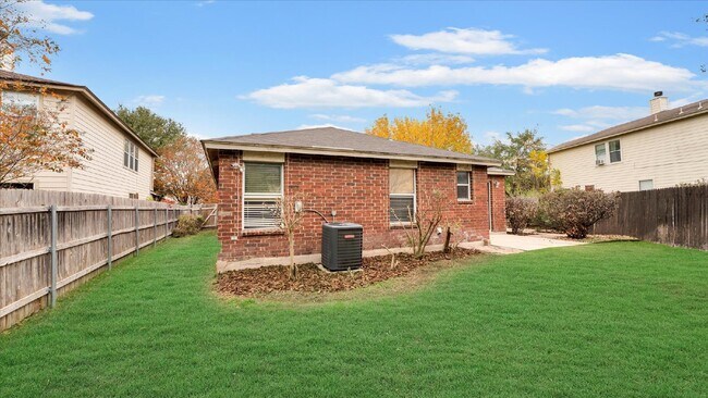 Building Photo - "Charming 3-Bedroom Home with 2 Full Baths in New Braunfels – 1,425 Sq Ft of Comfort on Cherokee ...