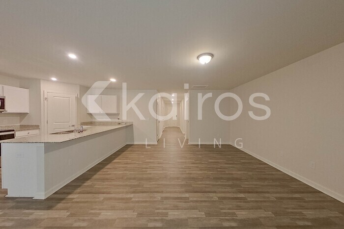 Building Photo - 2607 Provence Dr SE