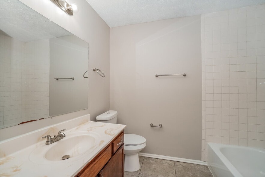 Building Photo - 593 Bridgewater Ct