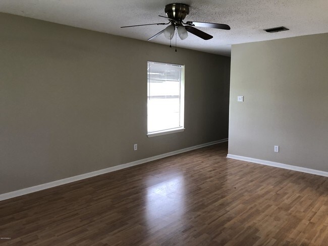 Building Photo - 105 Meaux Blvd