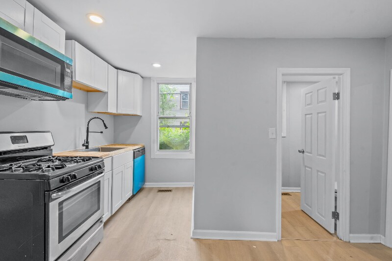 Building Photo - 372 9th St