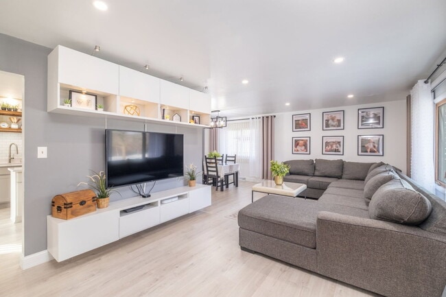 Building Photo - 5621 S 22nd St