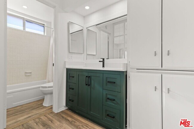 Building Photo - 5500 Lindley Ave