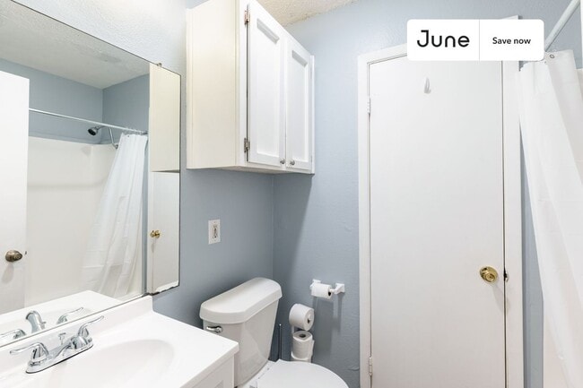 Building Photo - 5402 Brompton Cir