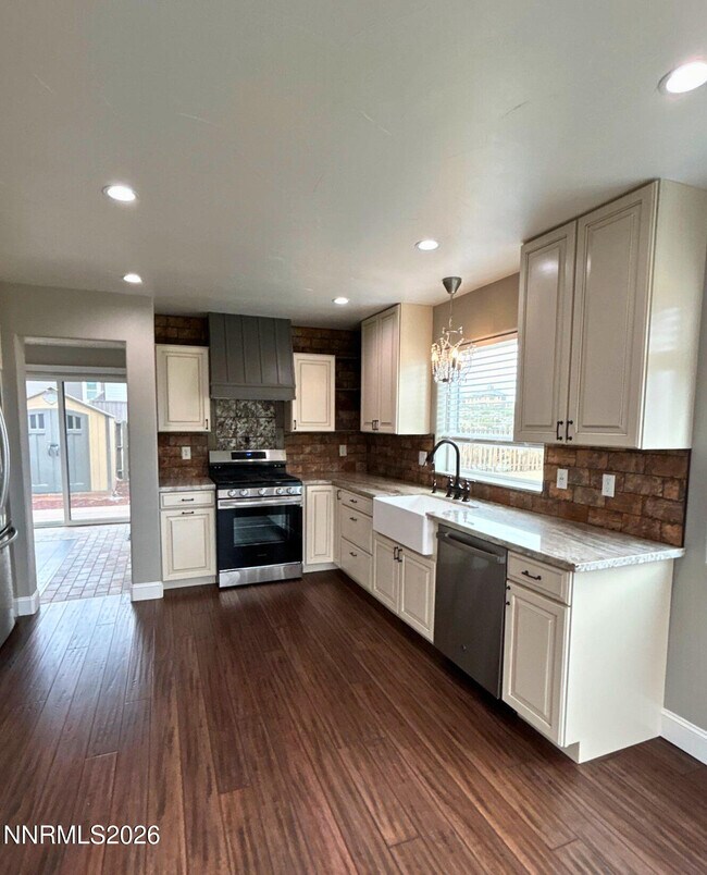 Building Photo - 2205 Stowe Dr