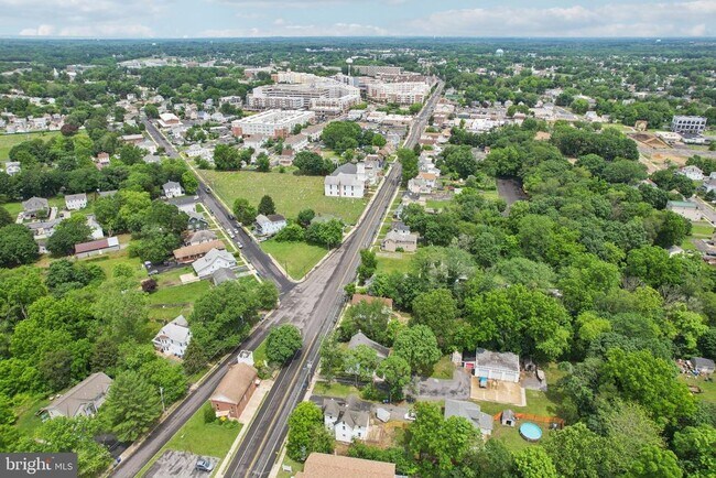 Building Photo - 134 S Main St