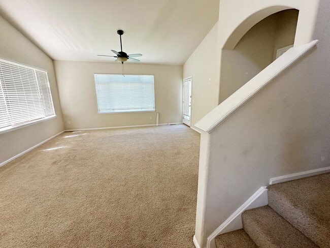 Building Photo - Bright, Spacious 2-Bedroom Home in Aurora with Room to Grow