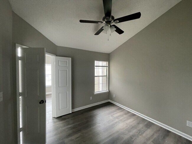 Building Photo - 188 Waters Edge Ln