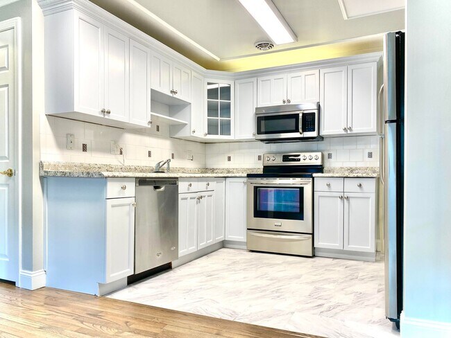 Building Photo - 2bed unit in Watertown is available in9/1