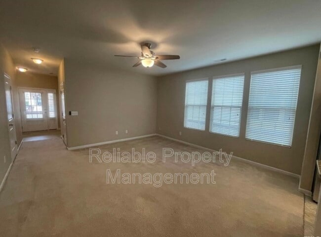 Building Photo - 1015 Grand Ridge Dr