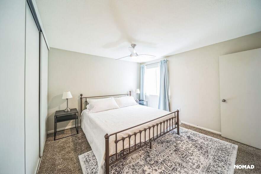 Building Photo - 8055 E Thomas Rd