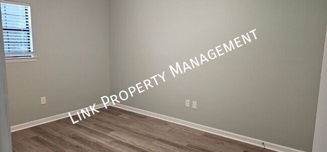 Building Photo - 900 Peppermill Rd