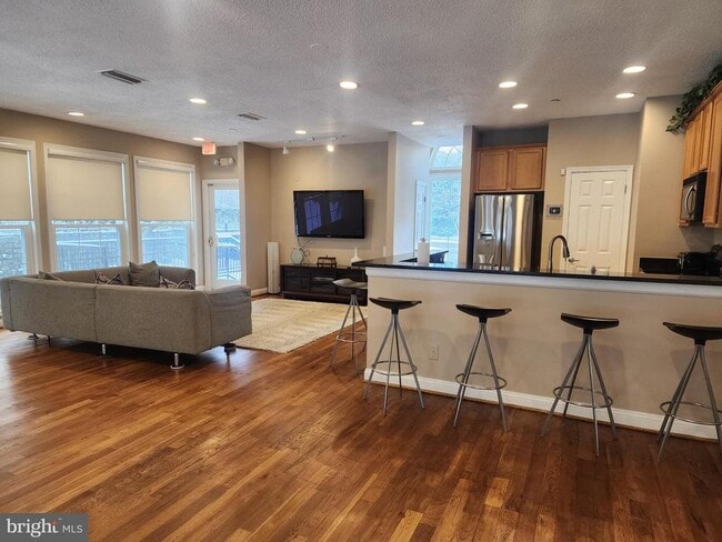 Building Photo - 1504 Lincoln Way