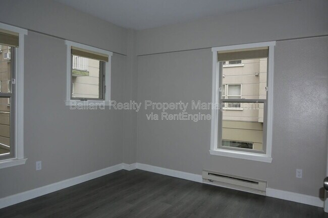 Building Photo - 505 E Denny Way
