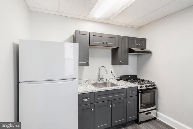 Building Photo - 243 Conover St