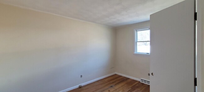 Building Photo - 186 Manzella Ct