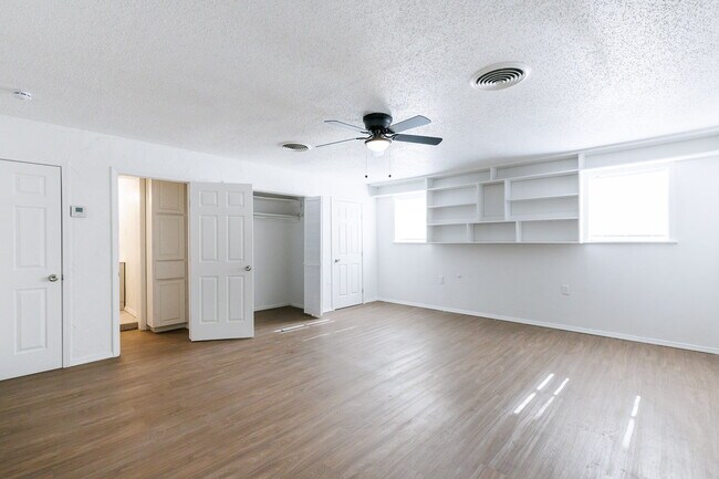 Building Photo - Updated 4 bedroom close to LCU and Tech
