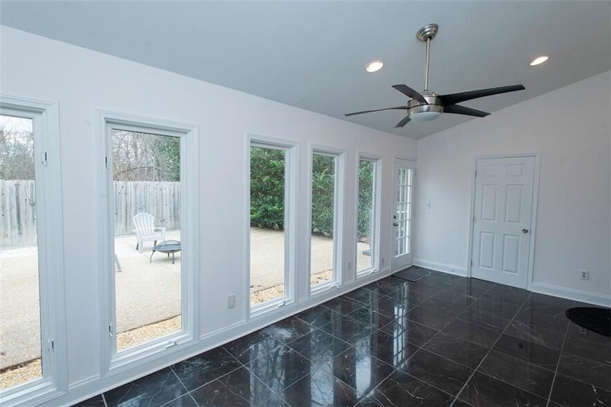 Building Photo - 470 Forestgate Ct