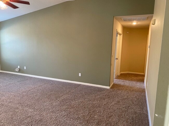 Building Photo - 4 bedroom single story in Manteca!