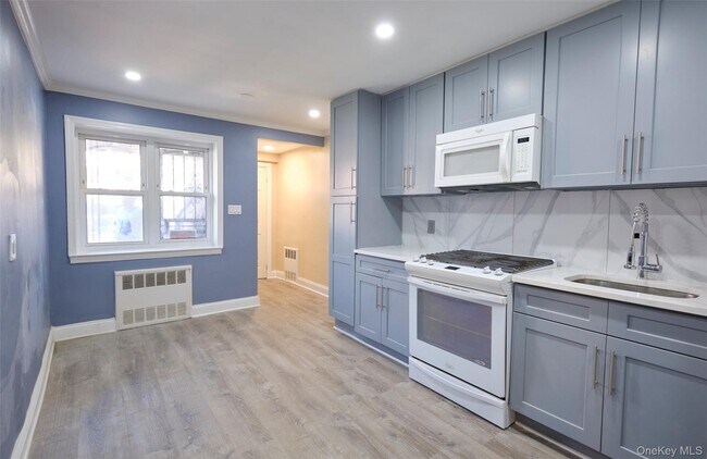 Building Photo - 724 E 96th St