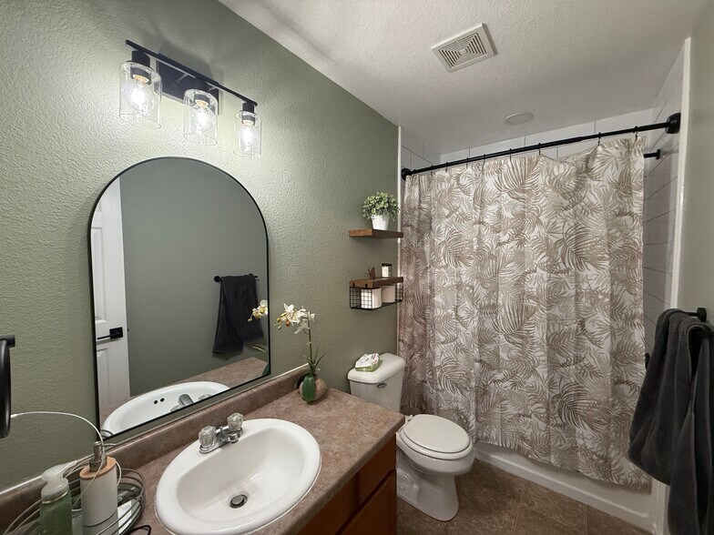 Building Photo - 7672 Fiona Ln