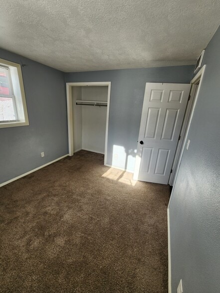 Building Photo - 609 N Prairie Ave