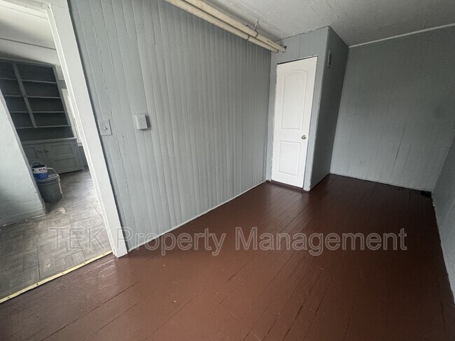 Building Photo - 60 Romeyn St