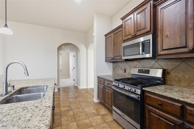 Building Photo - 216 Great Cir Cove