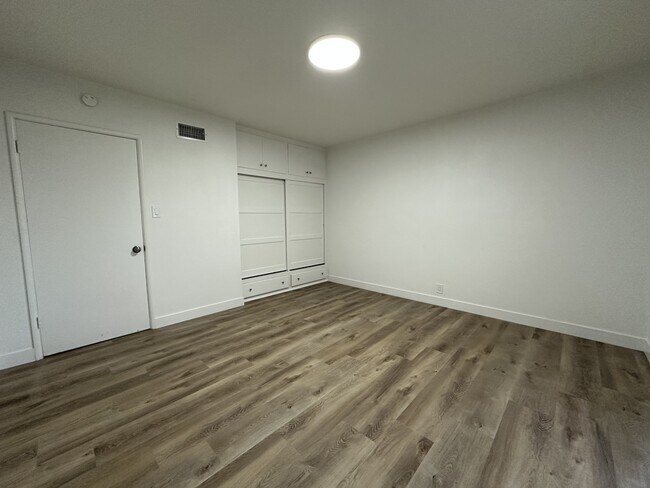 Building Photo - 13051 Baker Ave